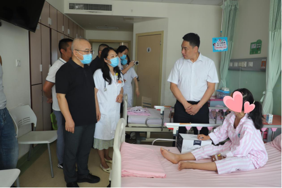 【7.25挂网文章】四川省妇幼保健院开展布拖县先心病患儿专项救治行动13名患儿成功治愈出院(1)1167.png